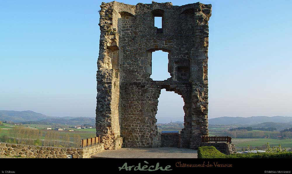 20030418_chateauneufdevernoux_chateau_pano