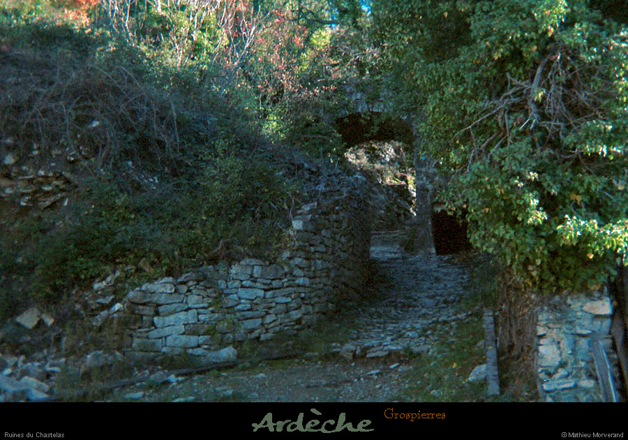 19861100_chastelasgrospierres_ruines