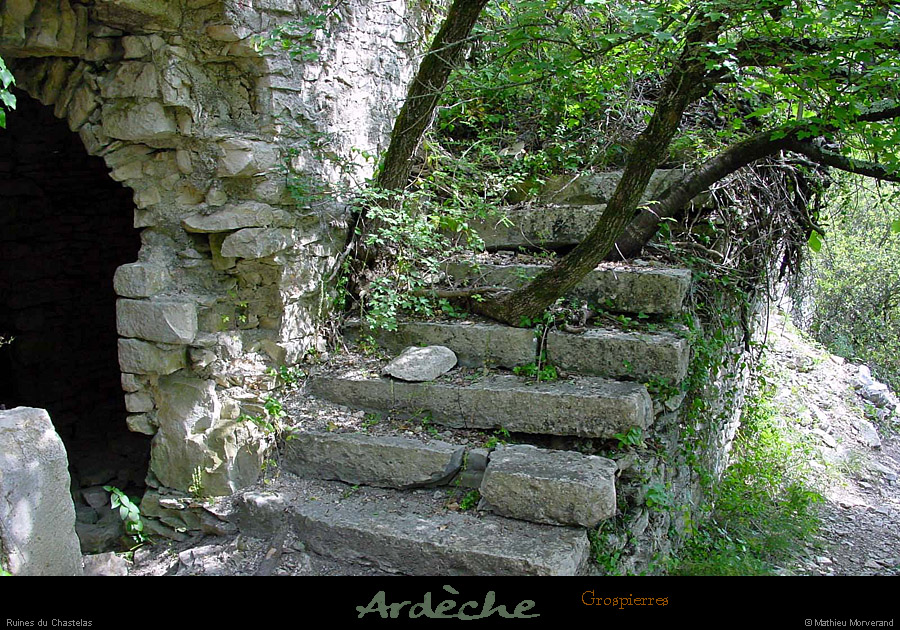 20010605_grospierres_ruinesduchastelas_3