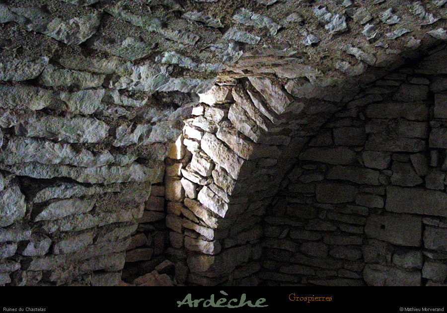 20010605_grospierres_ruinesduchastelas_5