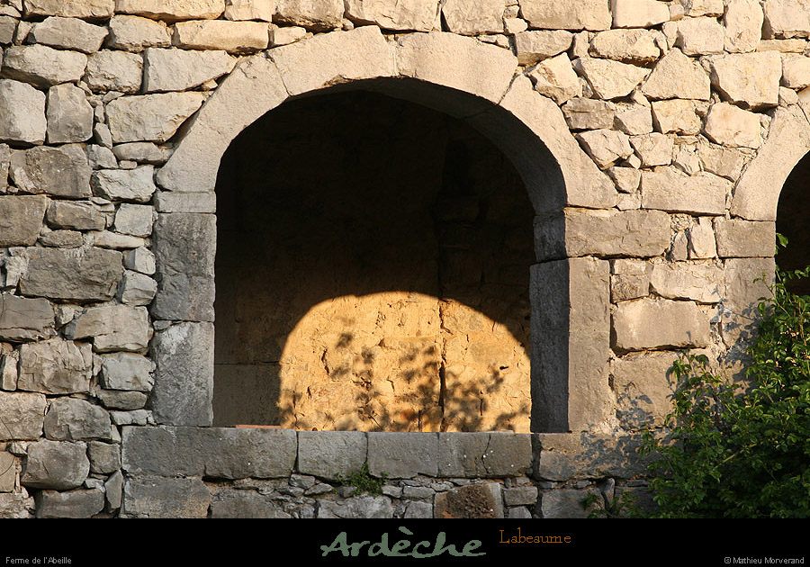 20110417_labeaume_fermeabeille2