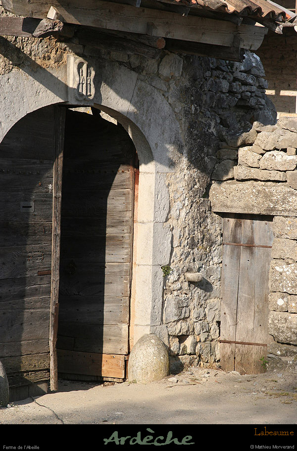 20110417_labeaume_fermeabeille4