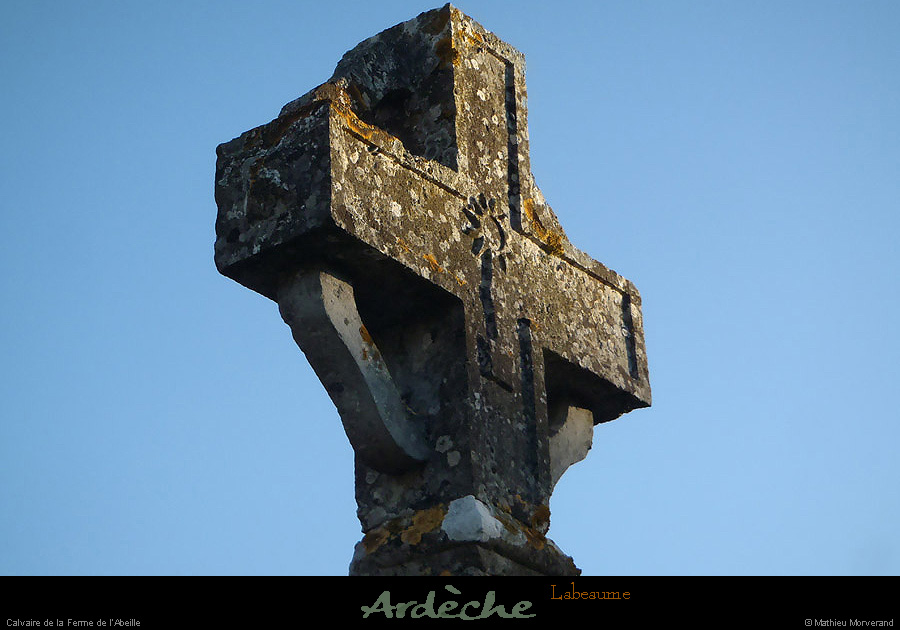 20130510_labeaume_abeille_croix