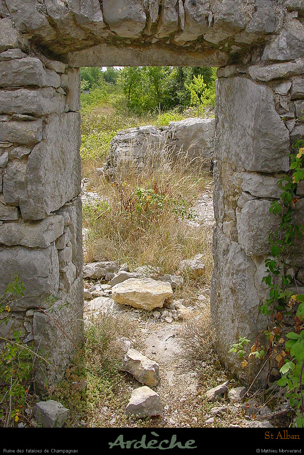 20010904_labeaume_ruinealest_2