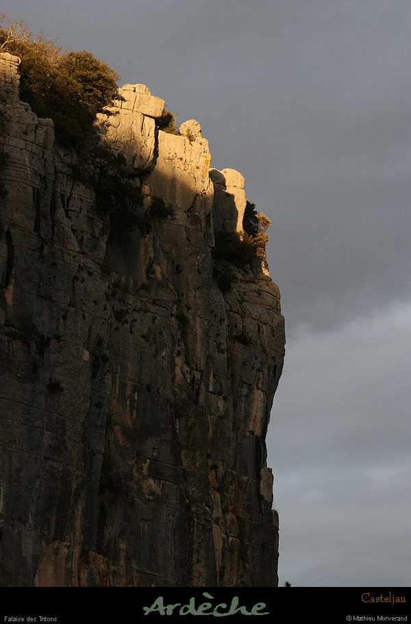 20100101_gorgescasteljau_falaisetritons1