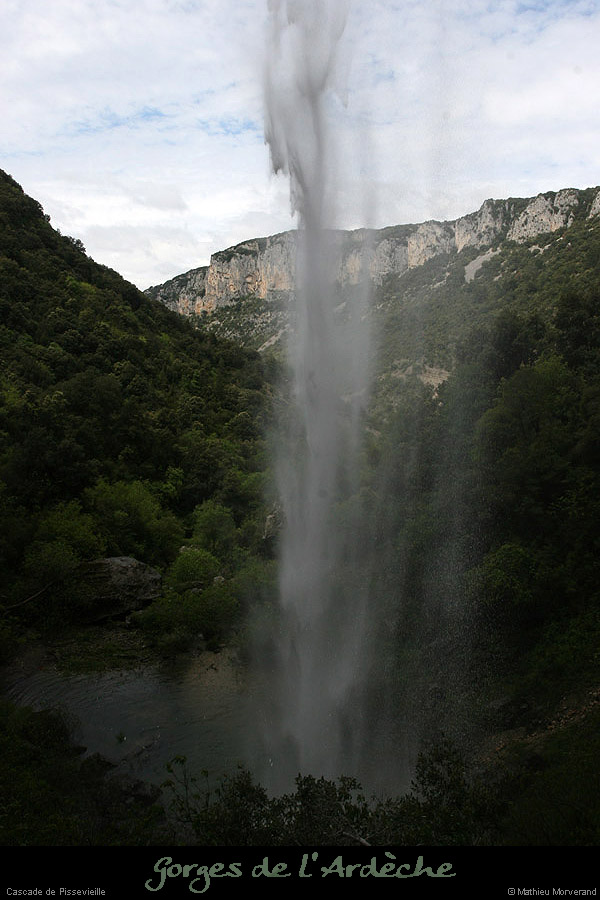 20100513_cascadepissevielleparderriere01
