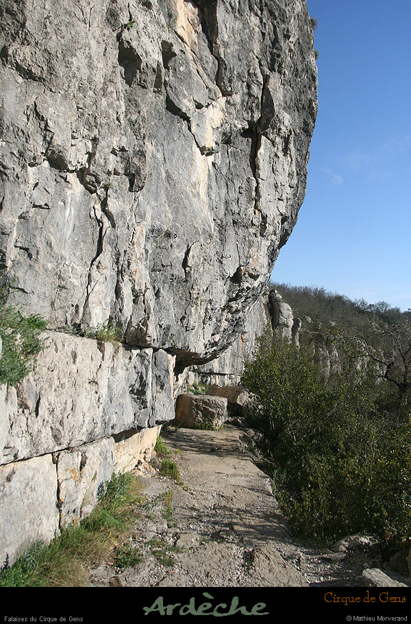 20090315_cirquegens_sentierpiedfalaise05