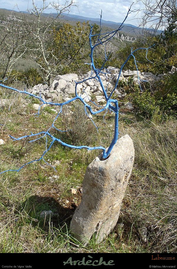 20130409_labeaume_sentierbleuolive_cairn01