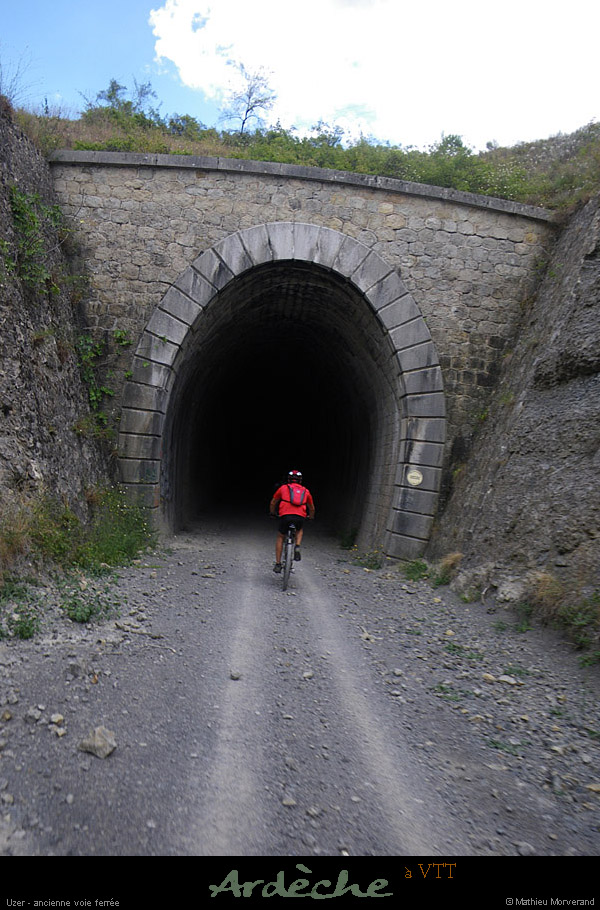 20100815_uzer_tunnelanciennevoieferree2