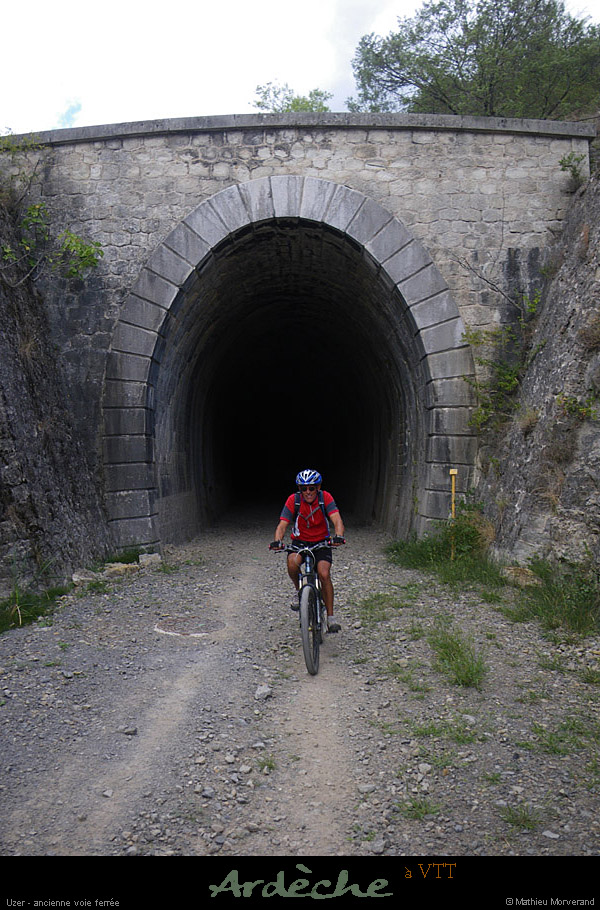 20100815_uzer_tunnelanciennevoieferree3