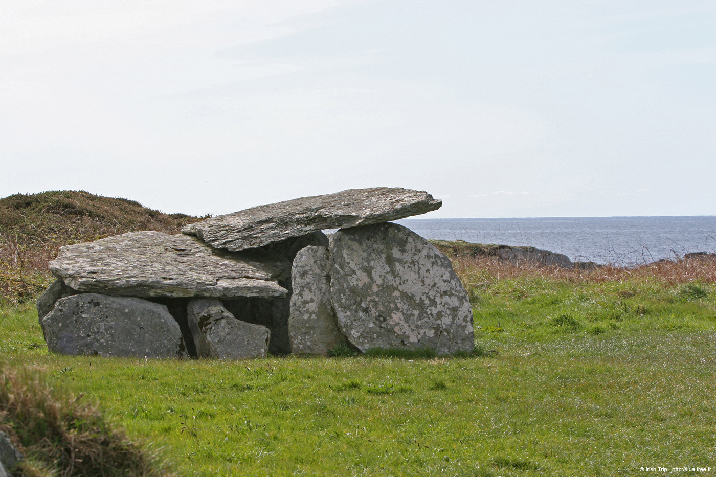 20050416_05altarwedgetomb_01