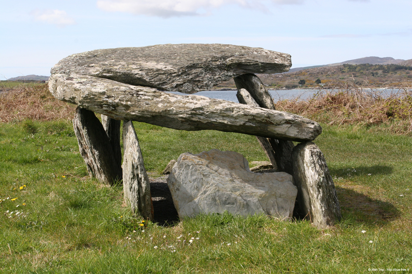 20050416_05altarwedgetomb_02