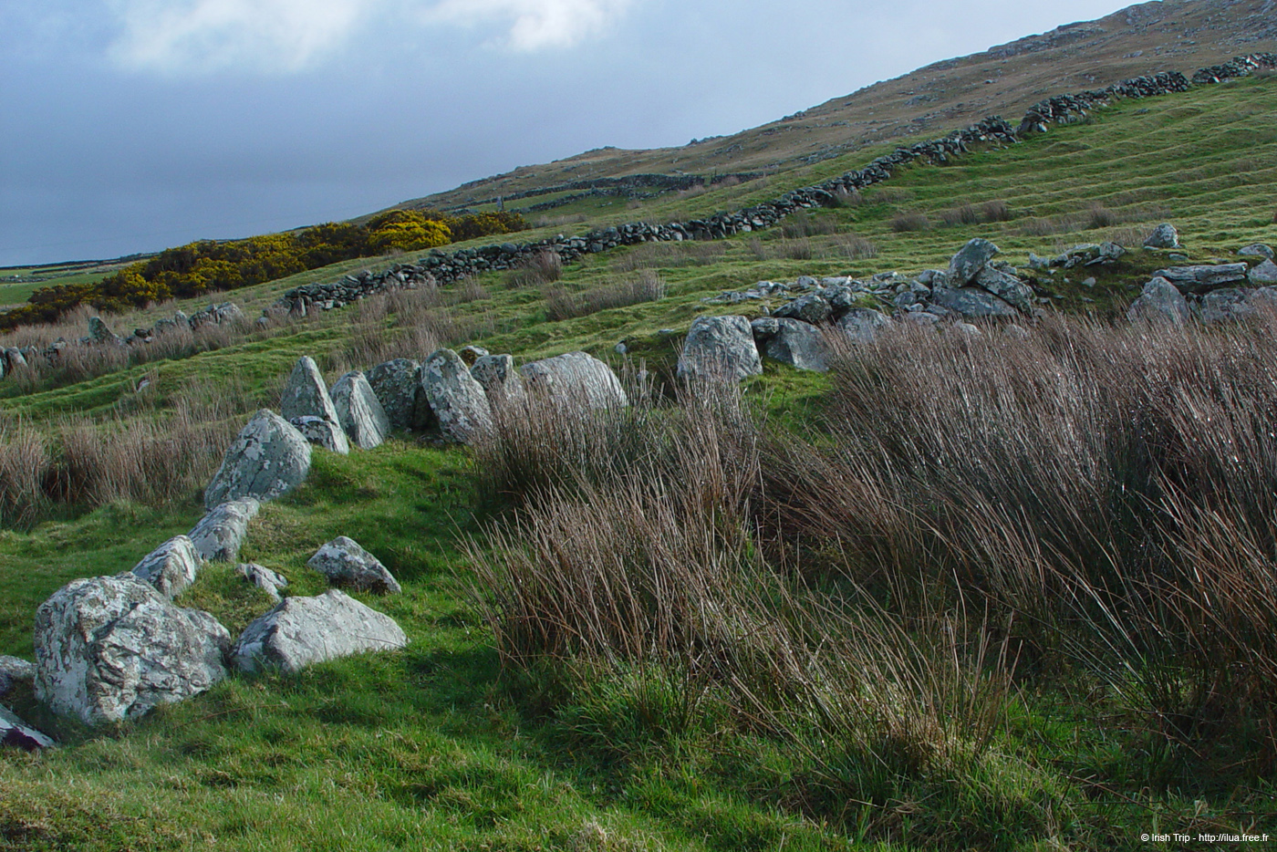 20060401_mayo_srahweemegalithictomb_alentours_2