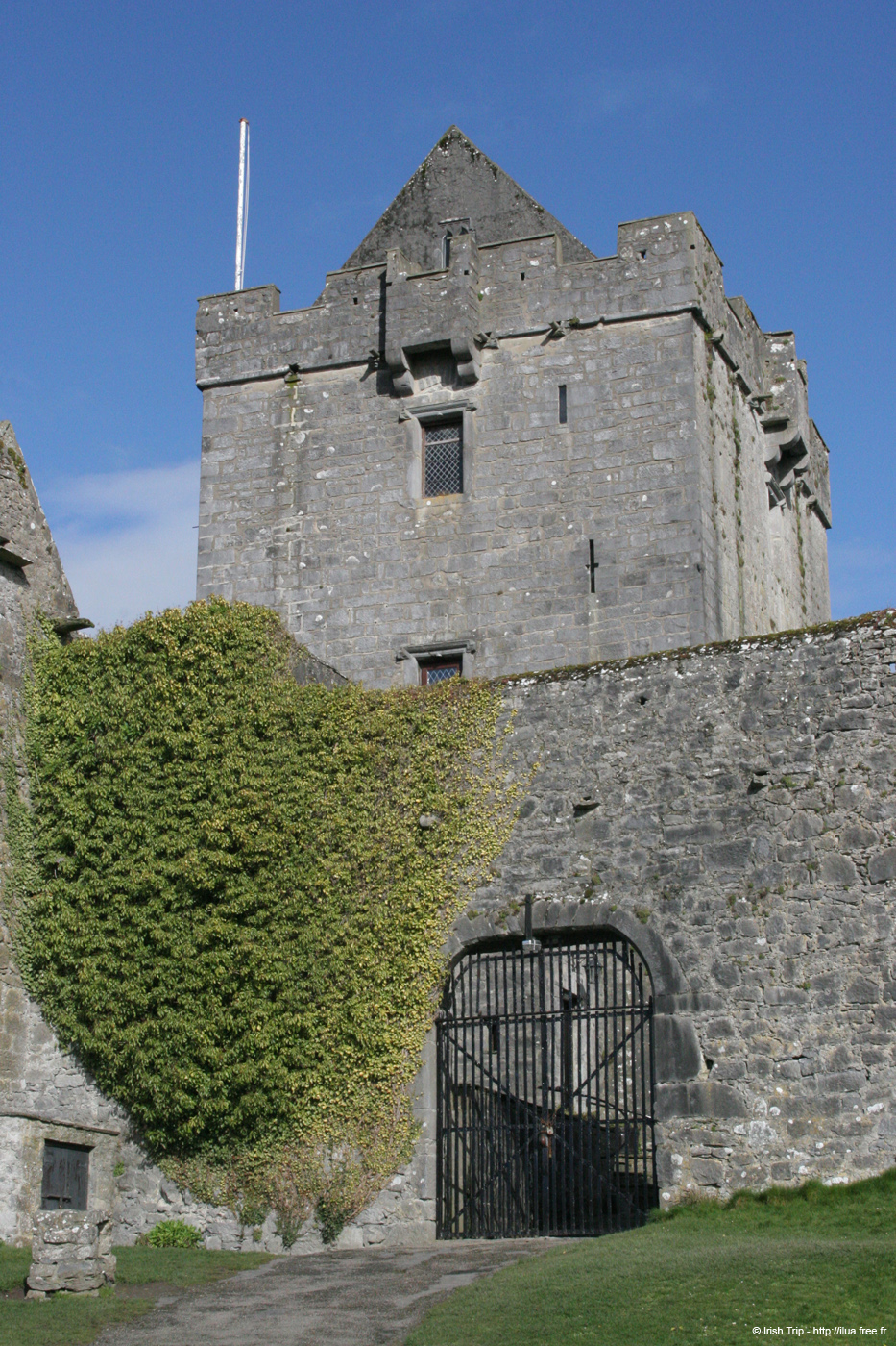 20060402_1_galway_dunguairecastle