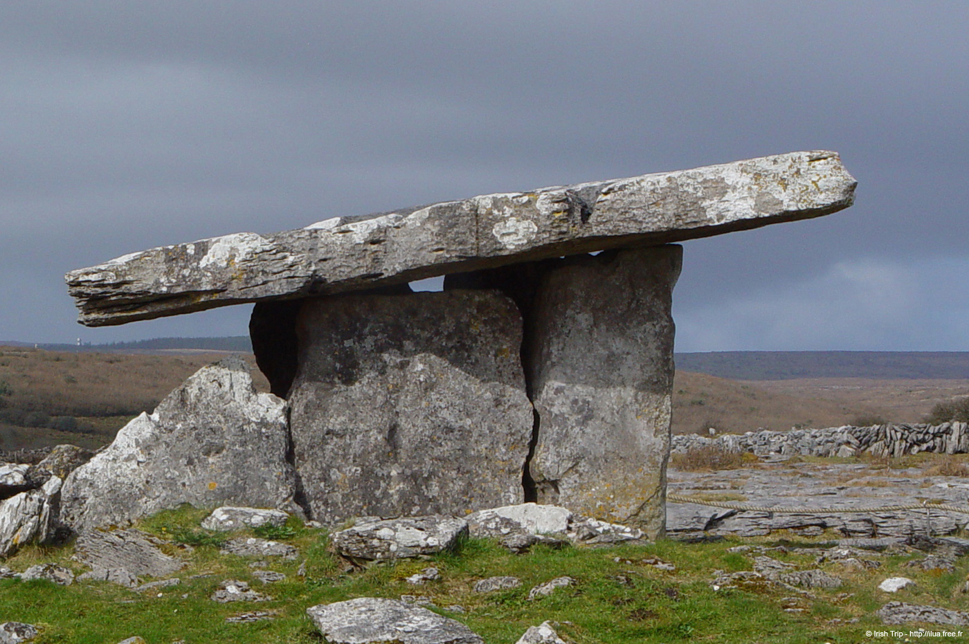 20060402_clare_poulnabronemegalithictomb_01
