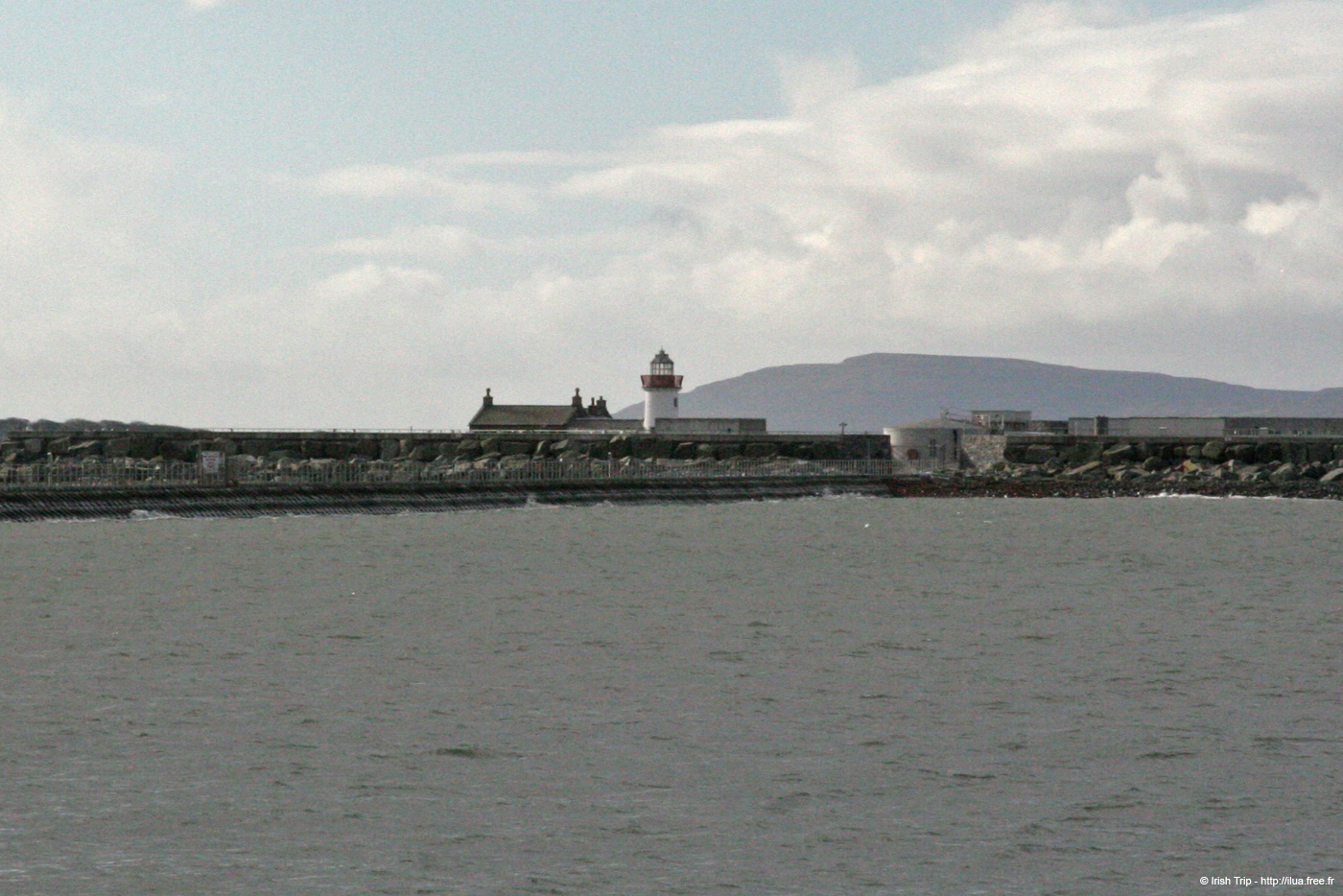 20060402_galway_muttonislandlighthouse