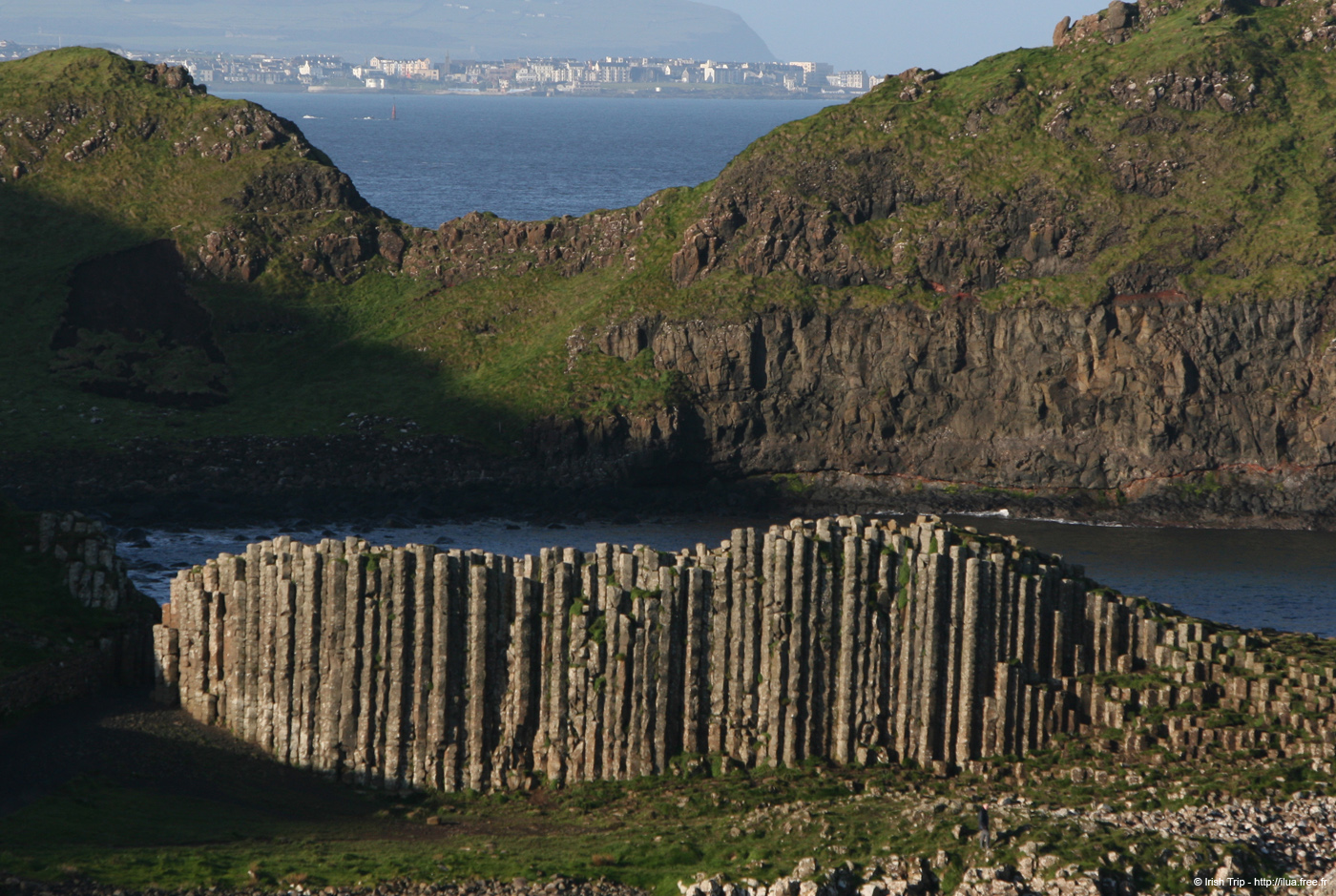 20081008_giantcauseway42titledcolumns