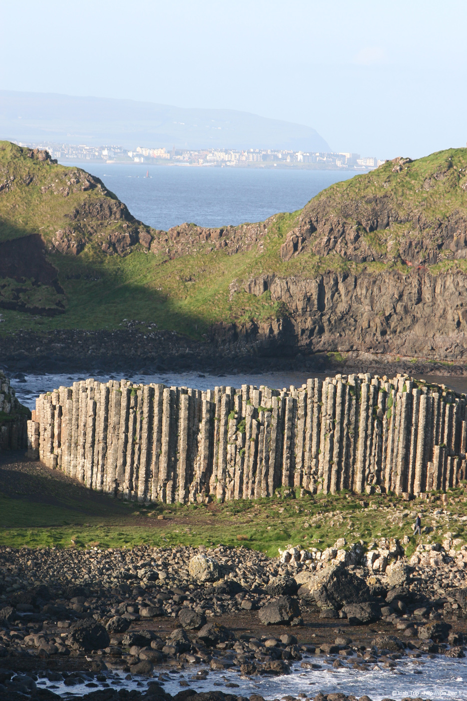 20081008_giantcauseway43titledcolumns