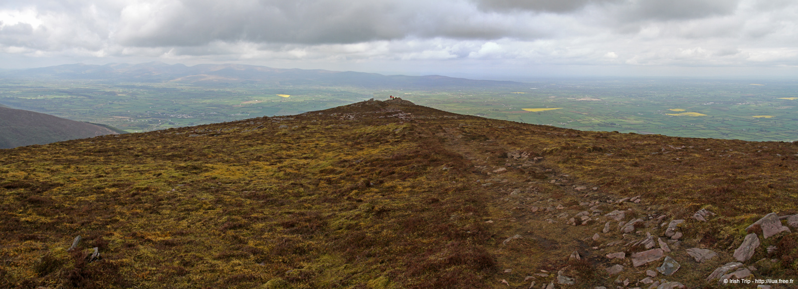 20120505_sugarloafhilltop_viewtotipperarypano1