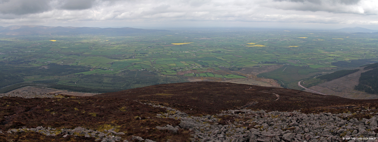 20120505_sugarloafhilltop_viewtotipperarypano2
