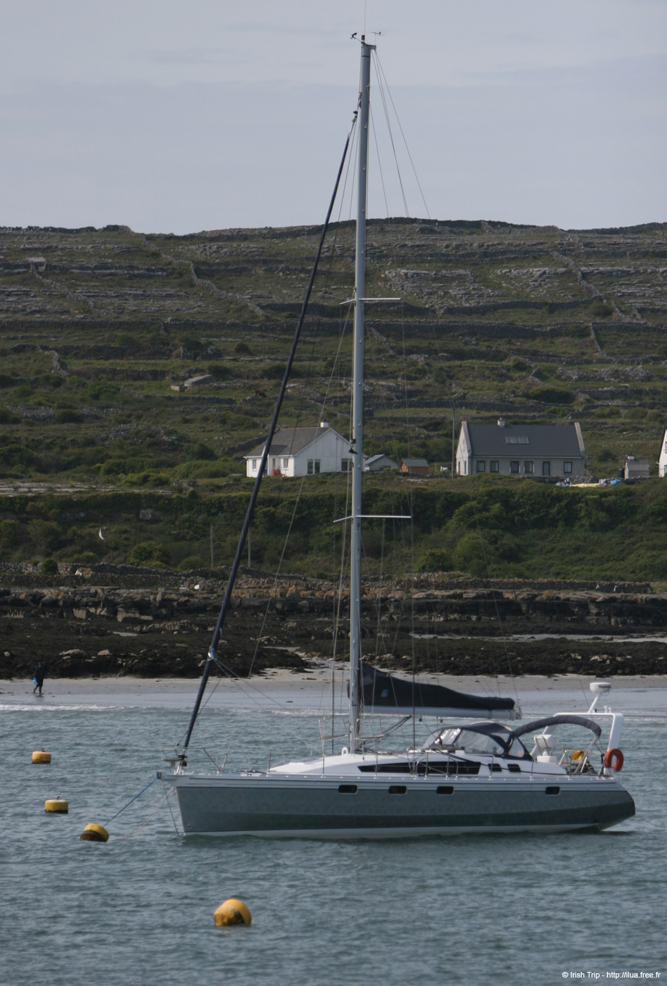 20120506_arankilronanharborsailingboat
