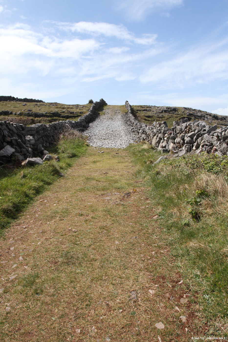 20120507_aranblackfortway2
