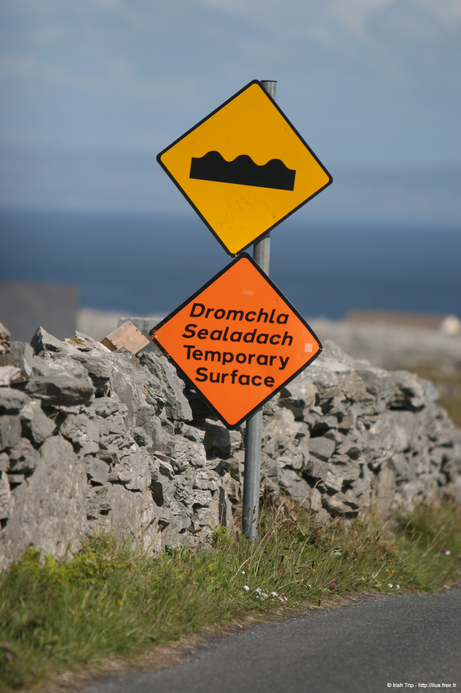20120507_aranmainistirroadsignal