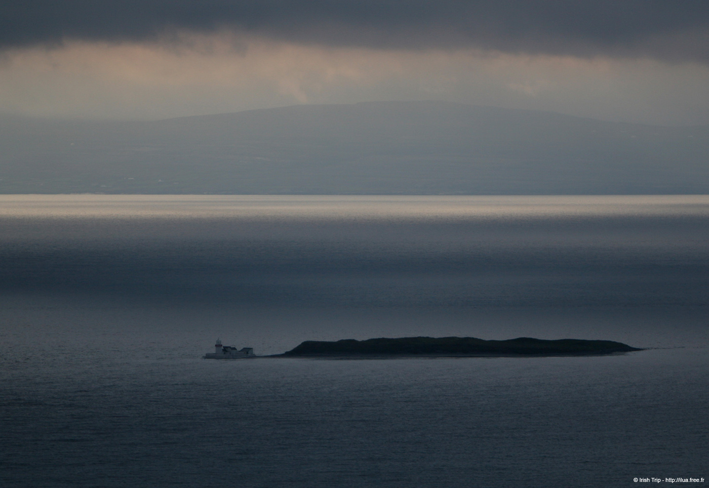 20120507_aranstrawislandlighthousefrominishmor2