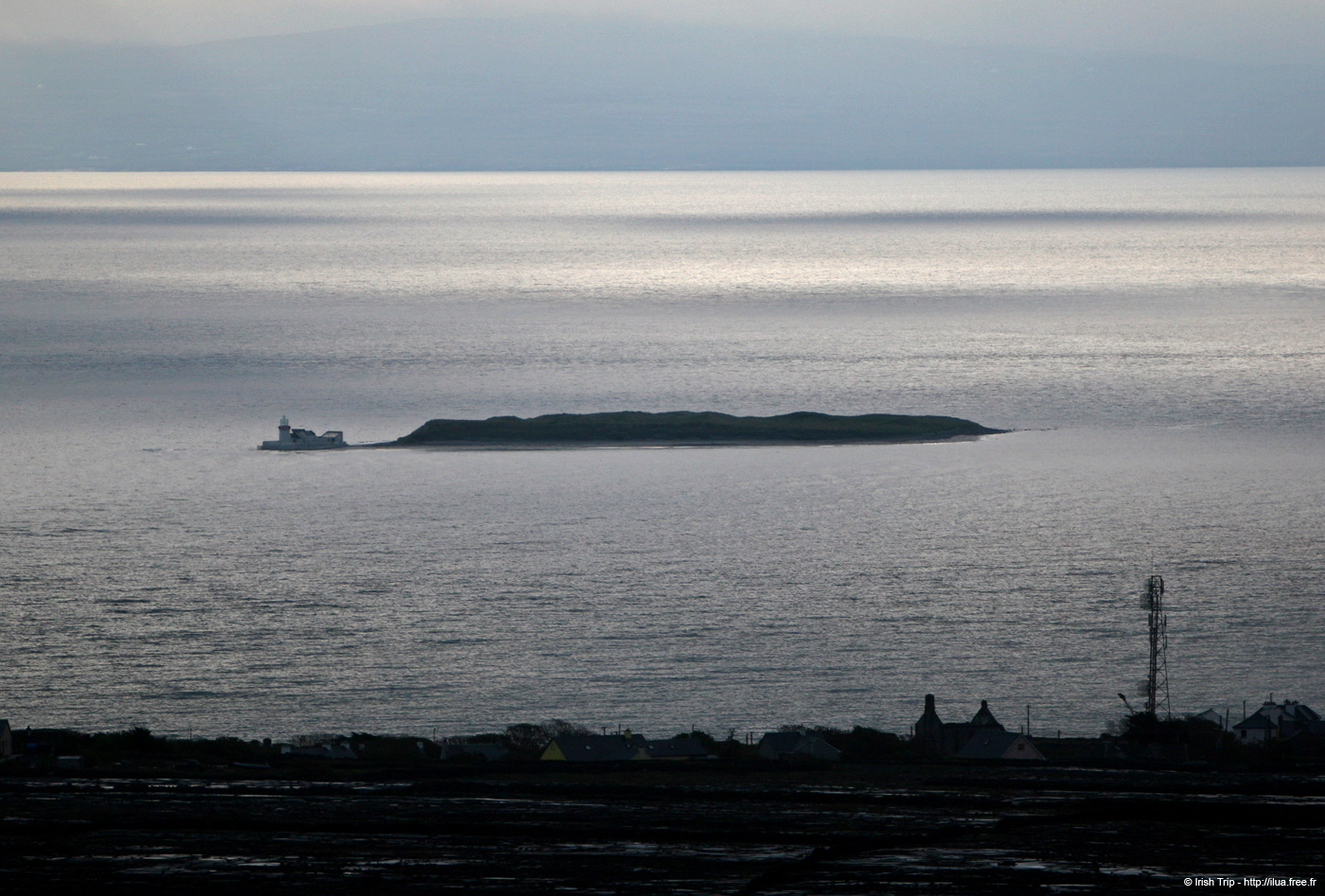20120507_aranstrawislandlighthousefrominishmor3