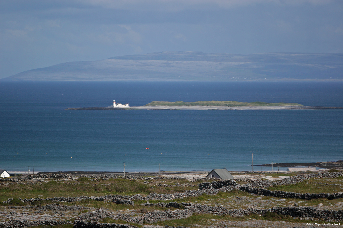 20120507_aranstrawislandlighthousefrominishmor4