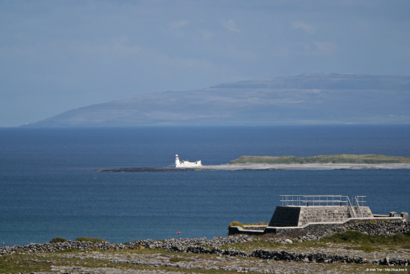 20120507_aranstrawislandlighthousefrominishmor6