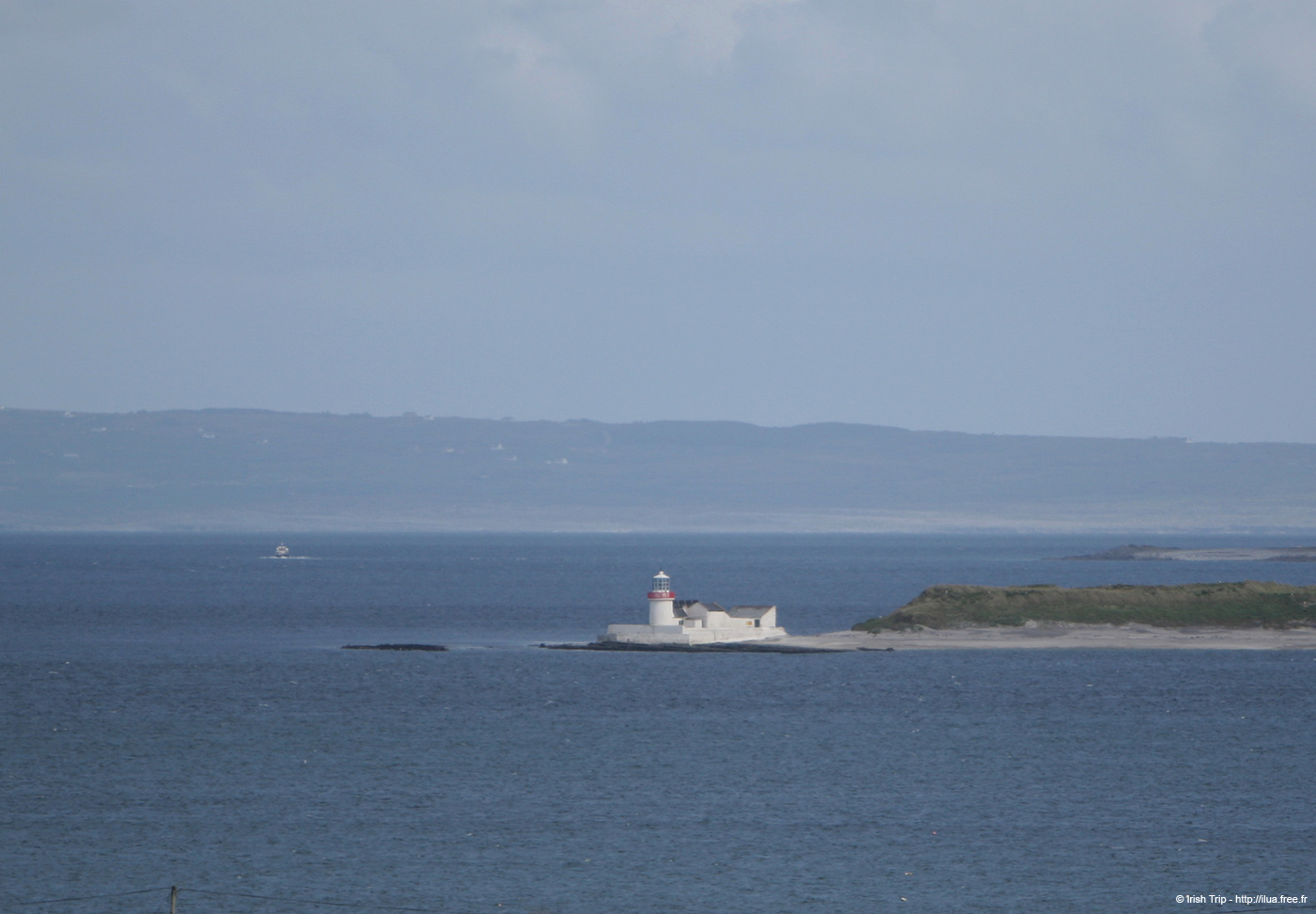 20120507_aranstrawislandlighthousefrominishmor7