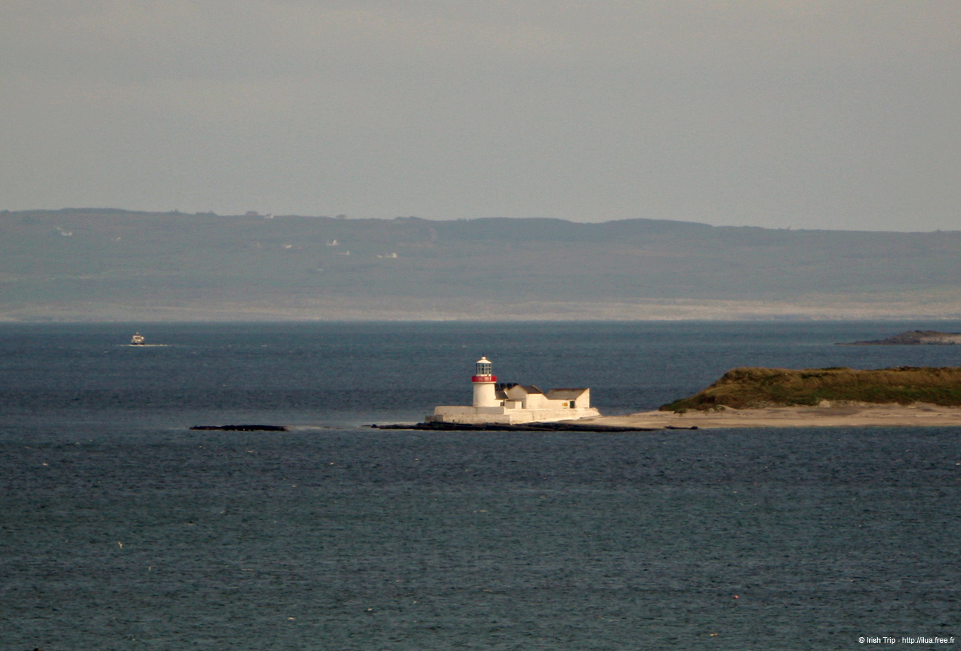 20120507_aranstrawislandlighthousefrominishmor8