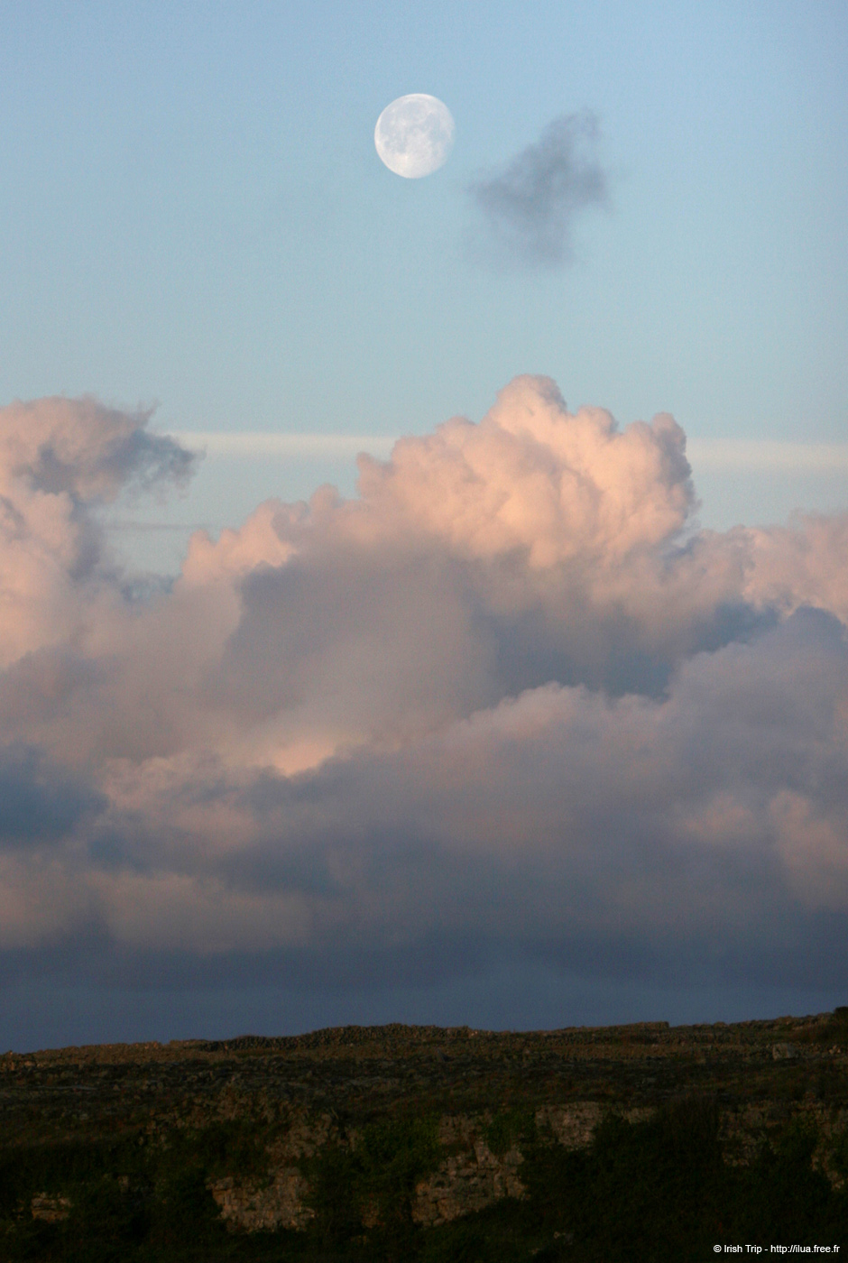 20120508_aranmainistircoastmoon