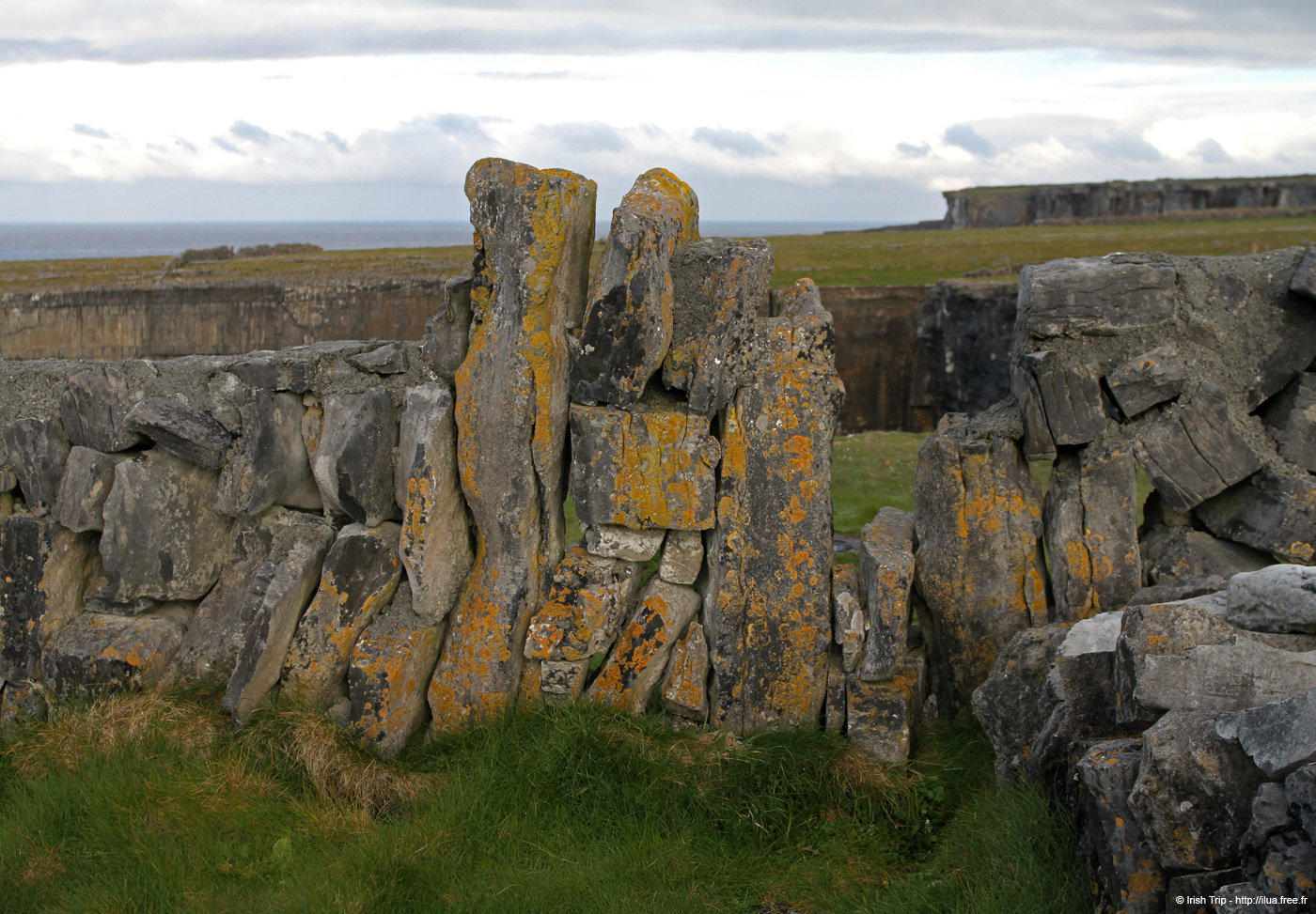 20120508_arannalheaheadstonewalls1