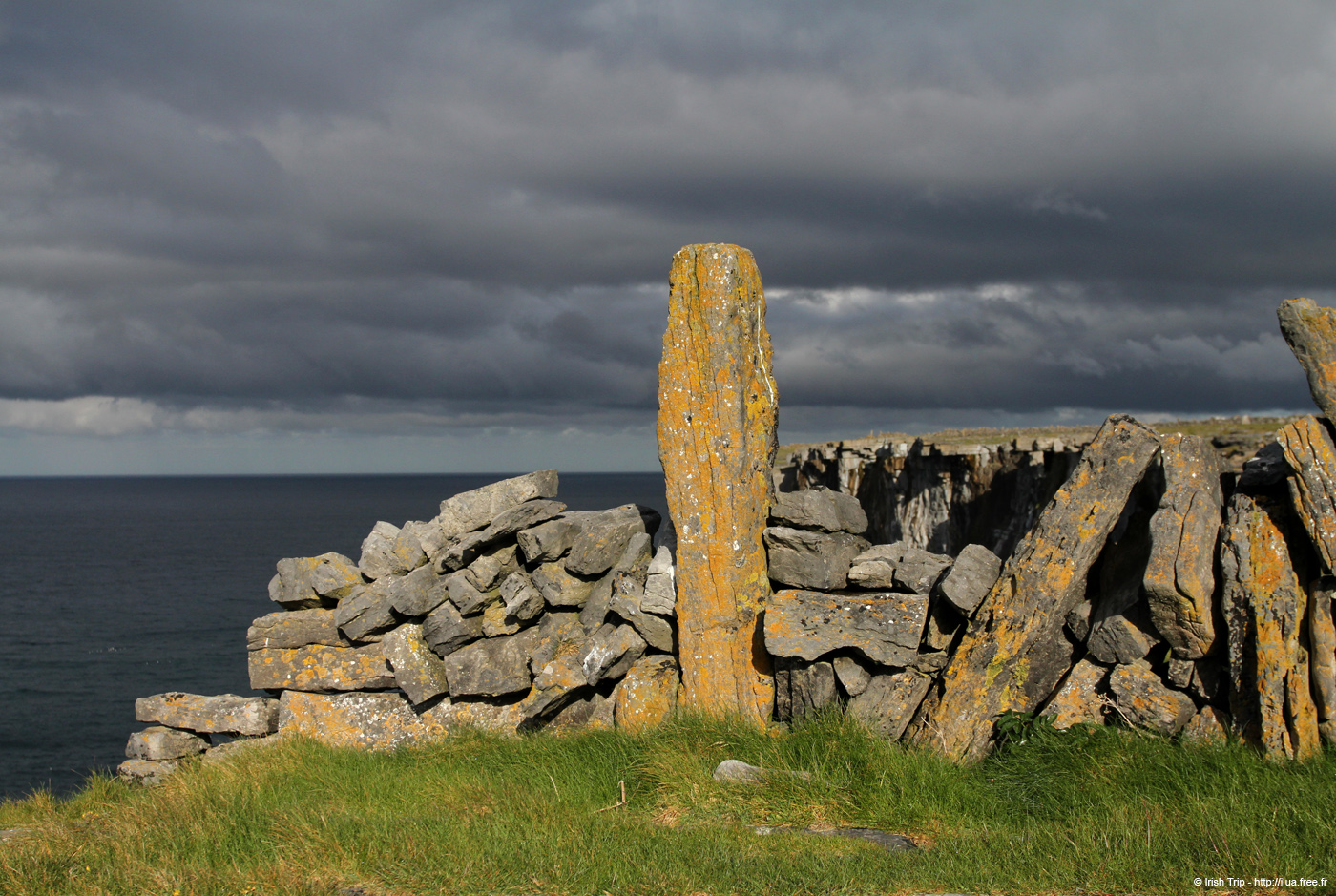20120508_arannalheaheadstonewalls4