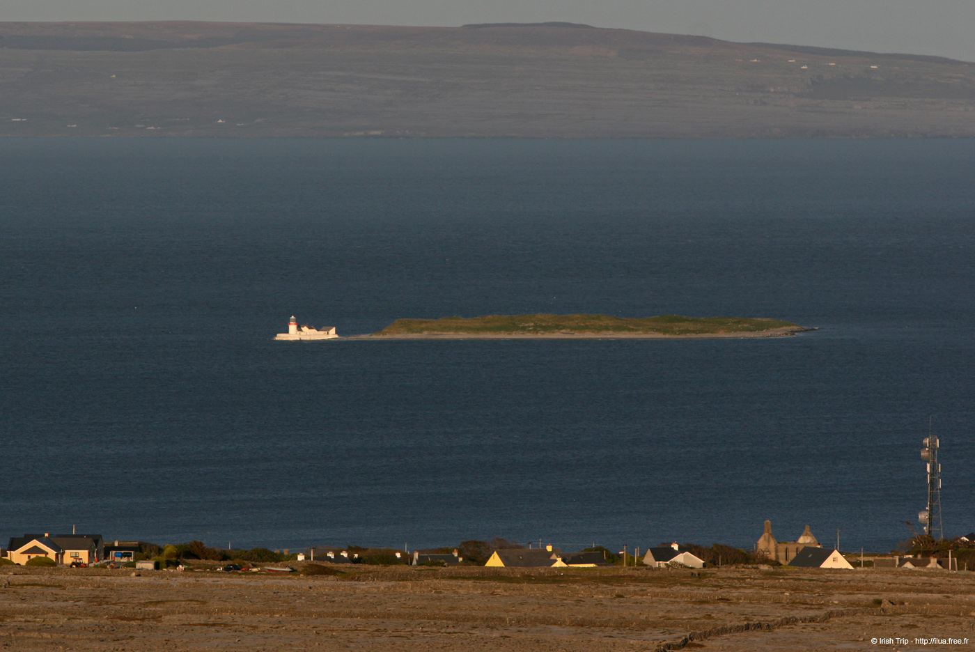 20120508_aranstrawislandlighthousefrominishmor9
