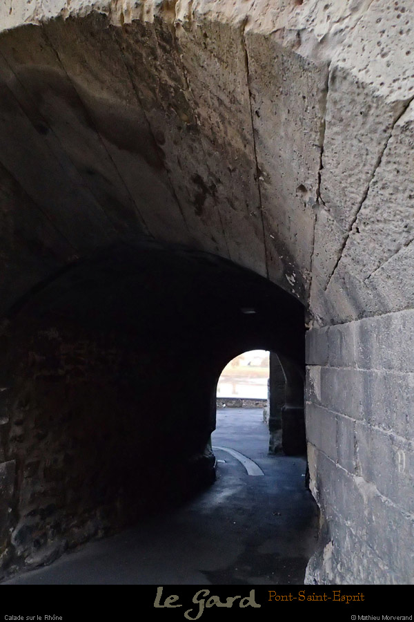 20131028_pontstesprit_quaialbertdeluynes_ruelle