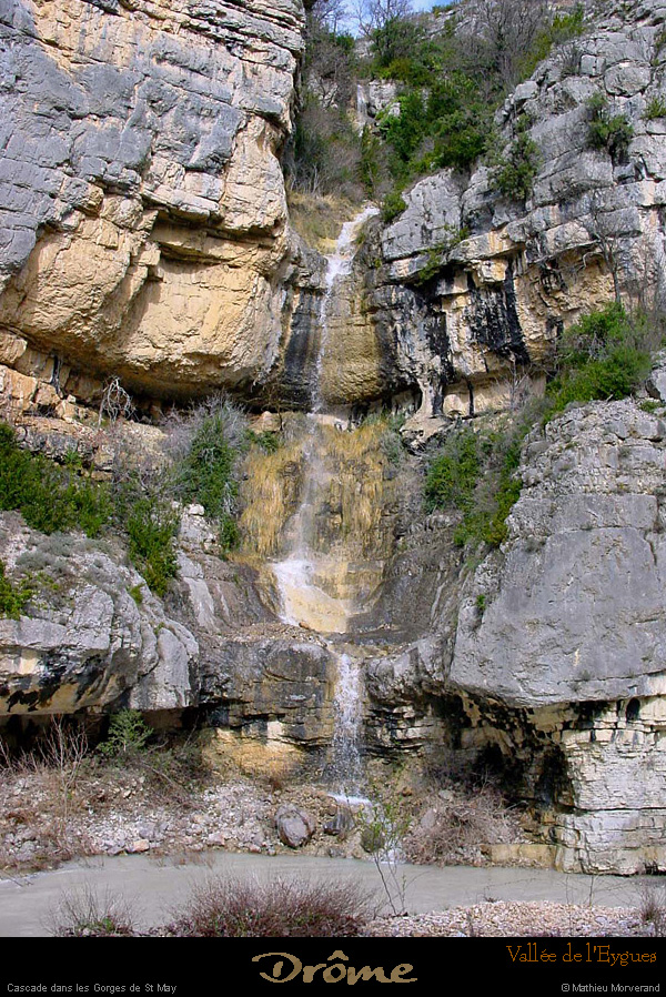 20010318_riviereaigues_cascadeaffluente_1