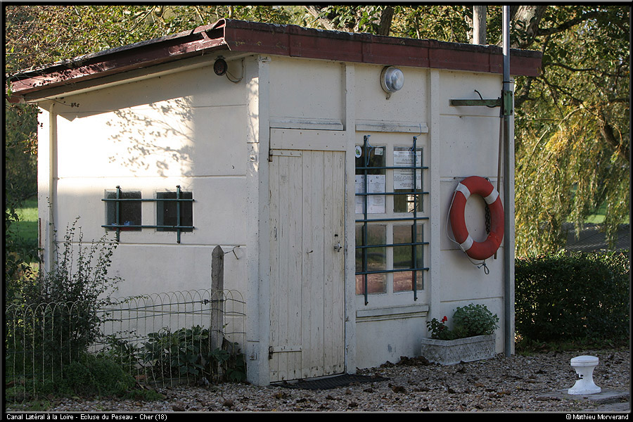 20061101_canal_lalloire_pesau_ecluse2