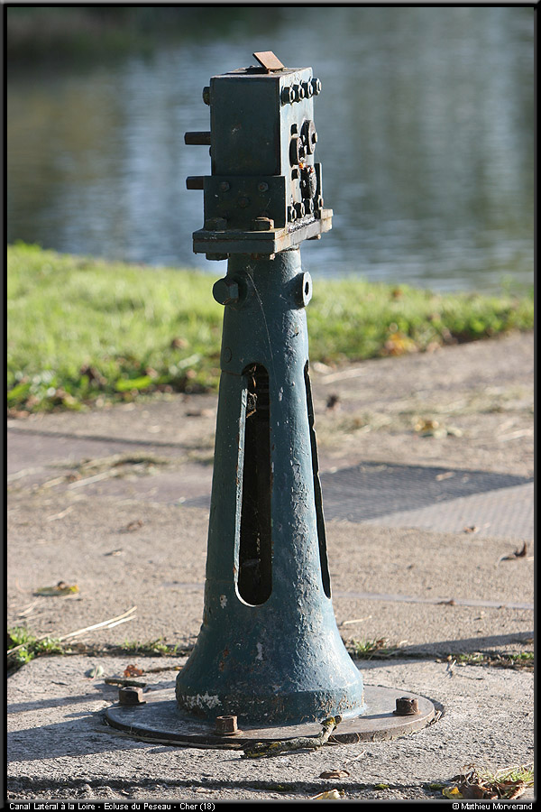 20061101_canal_lalloire_pesau_ecluse3